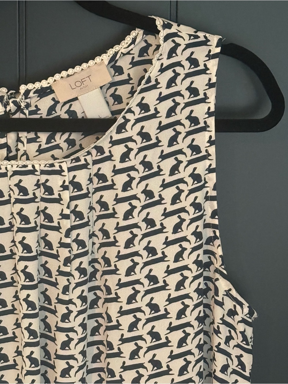 🐇 LOFT Outlet Women's White with Navy Bunny Rabbit Pattern Sleeveless Top Size L